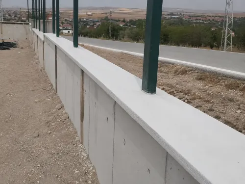Çit için sağlam duvar küpeştesi, Panel çit uyumlu küpeşte, Duvar üstü panel çit küpeştesi, Ferforje uyumlu beton küpeşte, Panjur çit duvar üstü küpeşte, Tel çit uyumlu harpuşta, Dübelli çit montajına uygun küpeşte, Çit direği için beton küpeşte, Sağlam çi