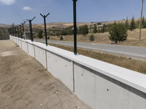 Duvar küpeştesi fiyatları Ankara, Harpuşta metre fiyatı Ankara, Beton küpeşte metre fiyatı, Bahçe duvarı küpeşte maliyeti, Duvar üstü harpuşta maliyeti, 30x40 duvar üstü harpuşta, 25x50 beton küpeşte taşı, 27x50 geçmeli harpuşta, 50x28 duvar küpeştesi, An