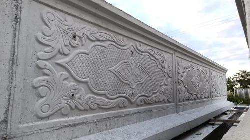 Otomatik kapılı bahçe duvarı, Sürgülü kapı uyumlu beton bahçe duvarı, Manuel kapılı bahçe duvarı kurulumu, Ferforje kapılı çevre duvarı, Bahçe duvarı ve araç giriş kapısı, Modern kapılı bahçe duvarı modeli, Yaya kapılı betonarme bahçe duvarı, Villa giriş 